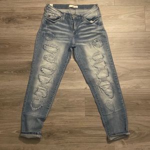 Distressed boyfriend fit jeans, super stretchy!